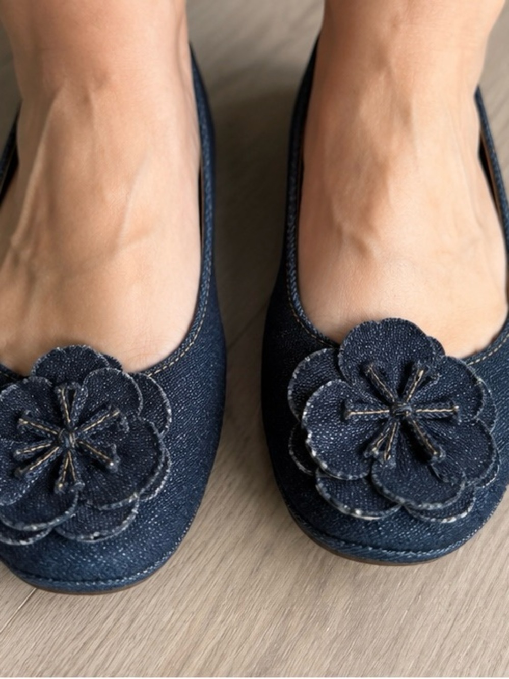 Clarks Women's Dark Navy Denim Floral Applique Flats Size 8M